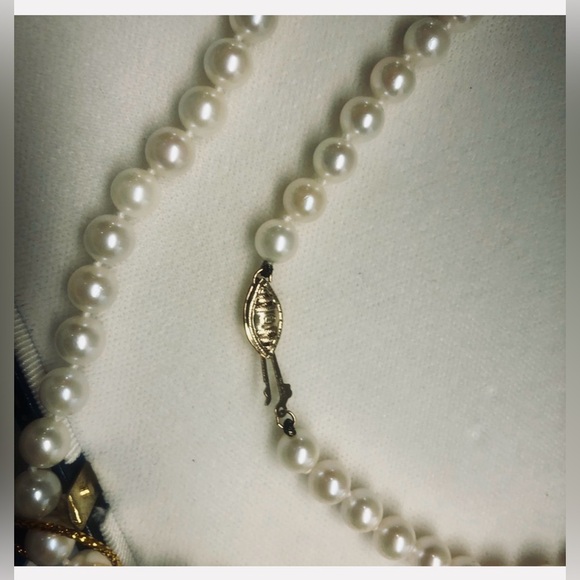 Cultured Pearl Necklace With Gold Clasp 16 Inch Macy’s Brand New With Tags - Picture 3 of 4